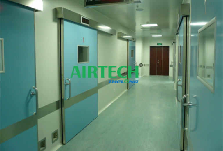 Airtight doors for operating rooms